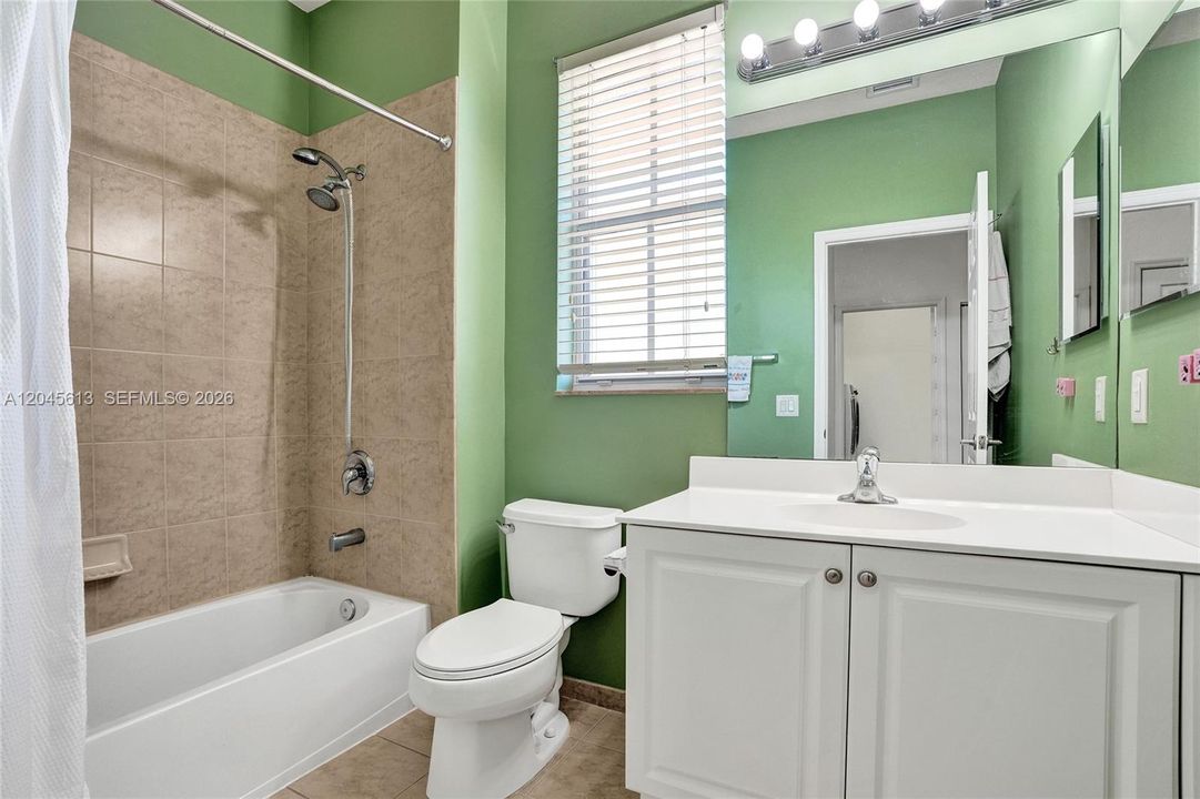 На продажу: $438,800 (3 спален, 2 ванн, 1434 Квадратных фут)