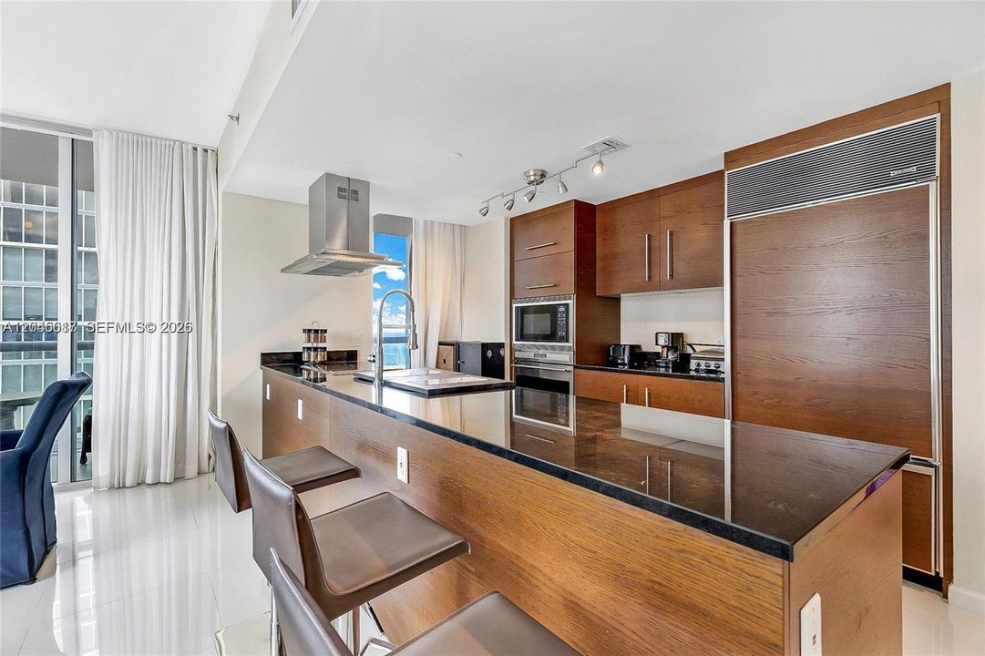 В аренду: $6,500 (2 спален, 2 ванн, 1386 Квадратных фут)
