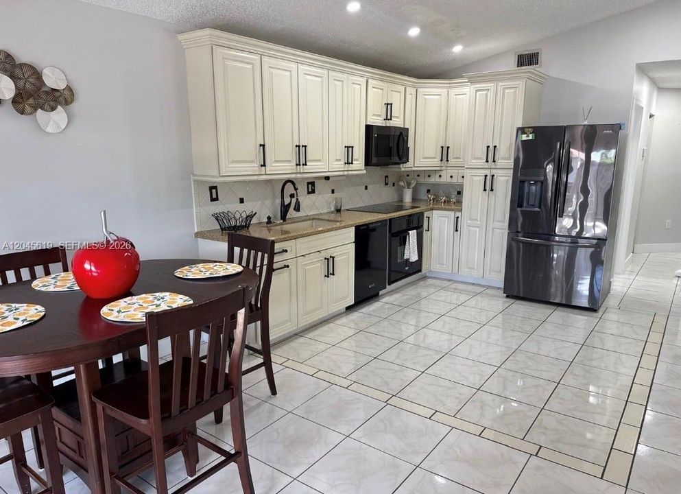 For Sale: $599,999 (3 beds, 2 baths, 1249 Square Feet)