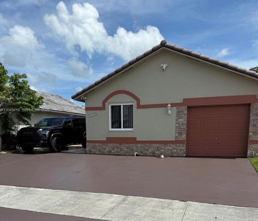 For Sale: $599,999 (3 beds, 2 baths, 1249 Square Feet)
