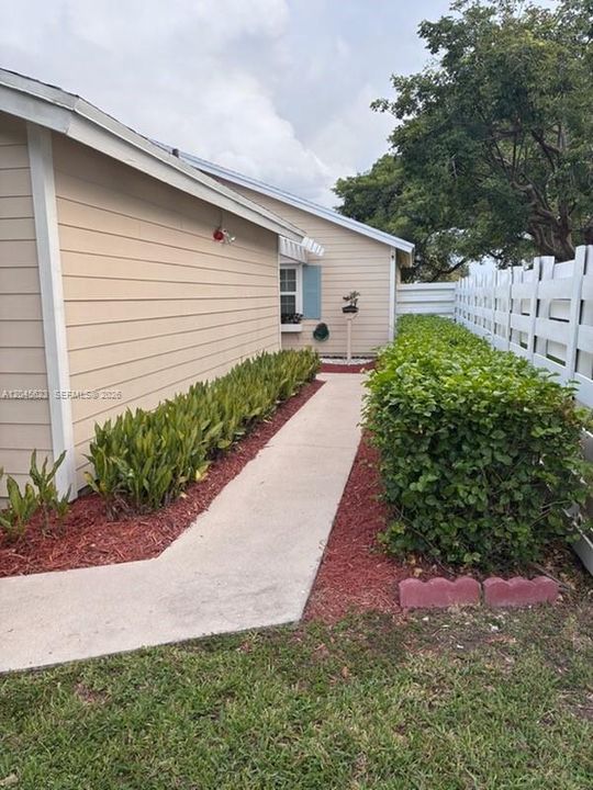 Activo con contrato: $660,000 (3 camas, 2 baños, 1704 Pies cuadrados)