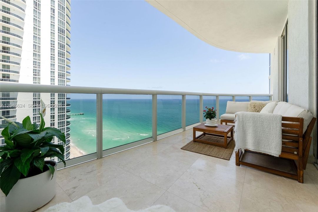 For Sale: $1,775,000 (3 beds, 3 baths, 1979 Square Feet)