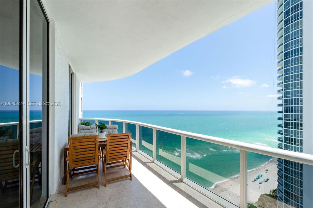 For Sale: $1,775,000 (3 beds, 3 baths, 1979 Square Feet)