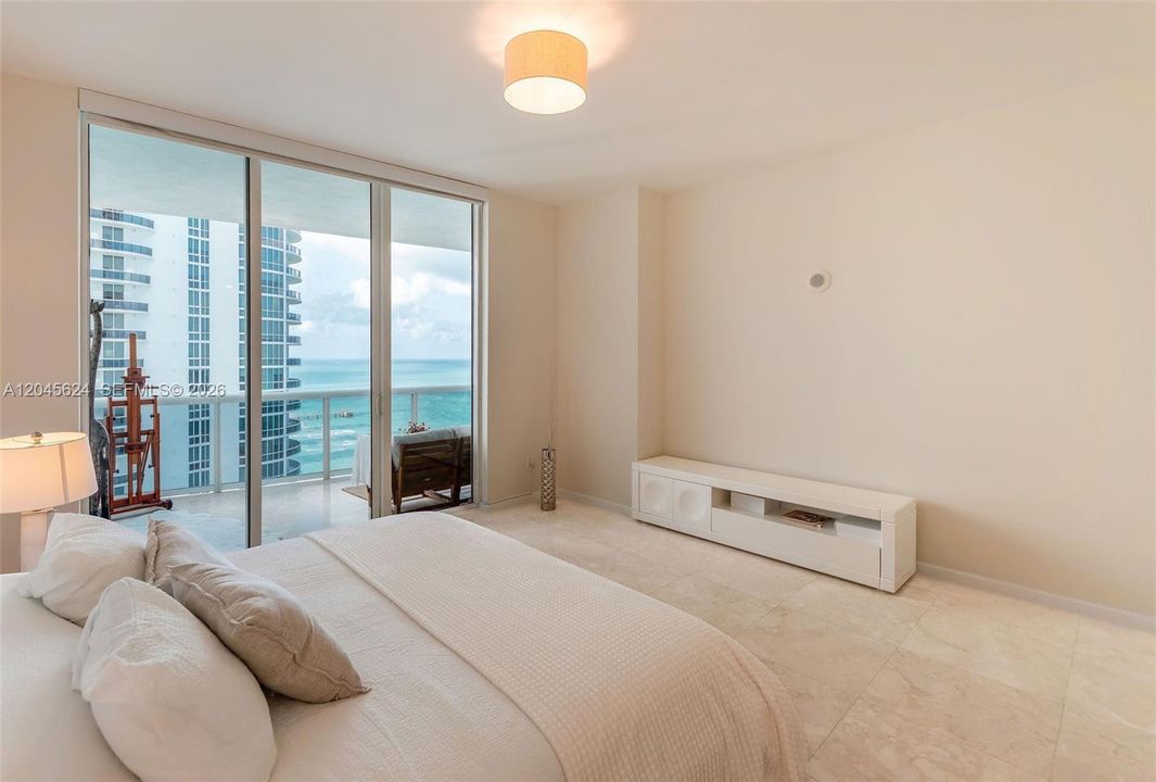 For Sale: $1,775,000 (3 beds, 3 baths, 1979 Square Feet)