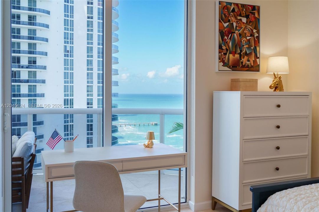 For Sale: $1,775,000 (3 beds, 3 baths, 1979 Square Feet)