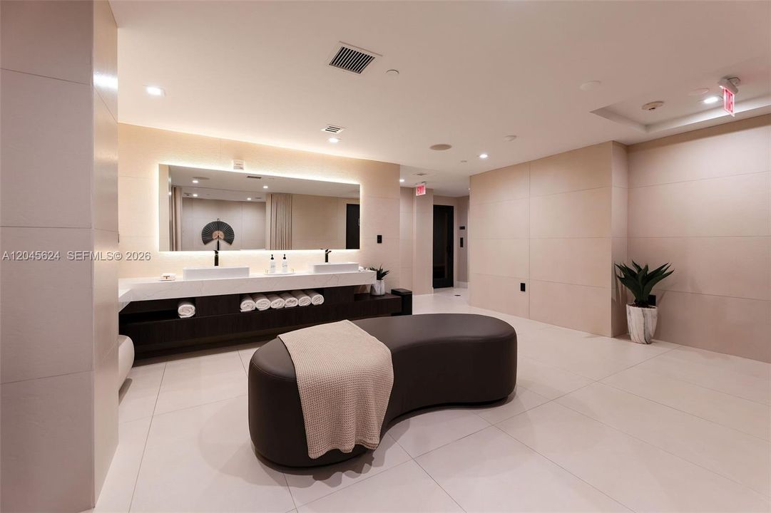 For Sale: $1,775,000 (3 beds, 3 baths, 1979 Square Feet)