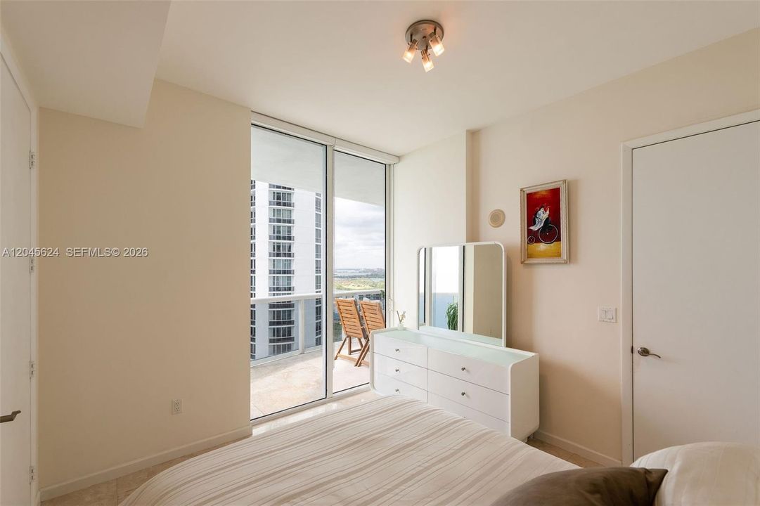 For Sale: $1,775,000 (3 beds, 3 baths, 1979 Square Feet)