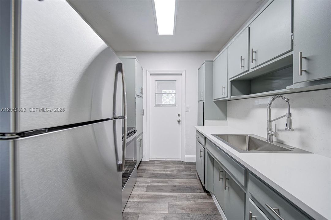For Rent: $2,000 (1 beds, 1 baths, 657 Square Feet)