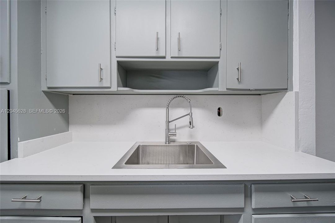 For Rent: $2,000 (1 beds, 1 baths, 657 Square Feet)