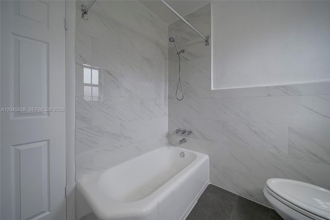 For Rent: $2,000 (1 beds, 1 baths, 657 Square Feet)