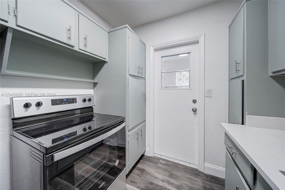 For Rent: $2,000 (1 beds, 1 baths, 657 Square Feet)