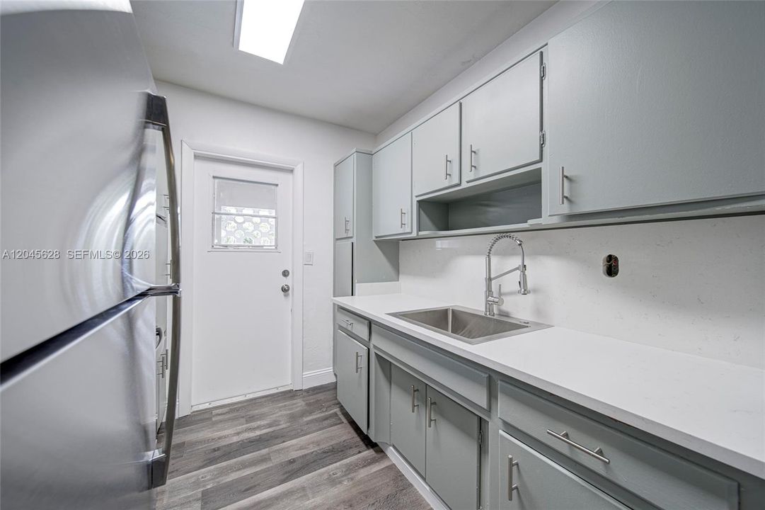 For Rent: $2,000 (1 beds, 1 baths, 657 Square Feet)