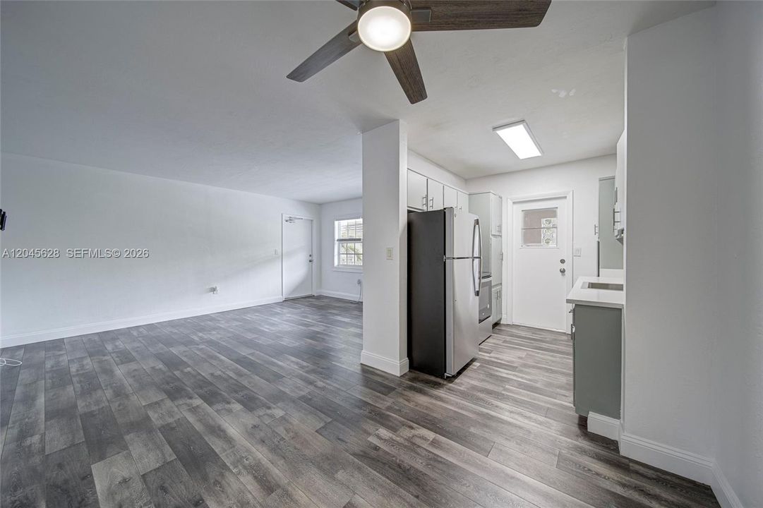 For Rent: $2,000 (1 beds, 1 baths, 657 Square Feet)