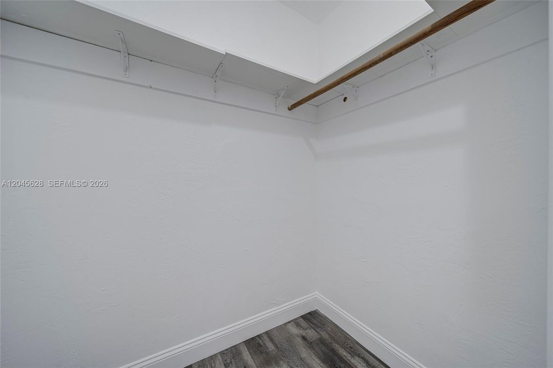 For Rent: $2,000 (1 beds, 1 baths, 657 Square Feet)