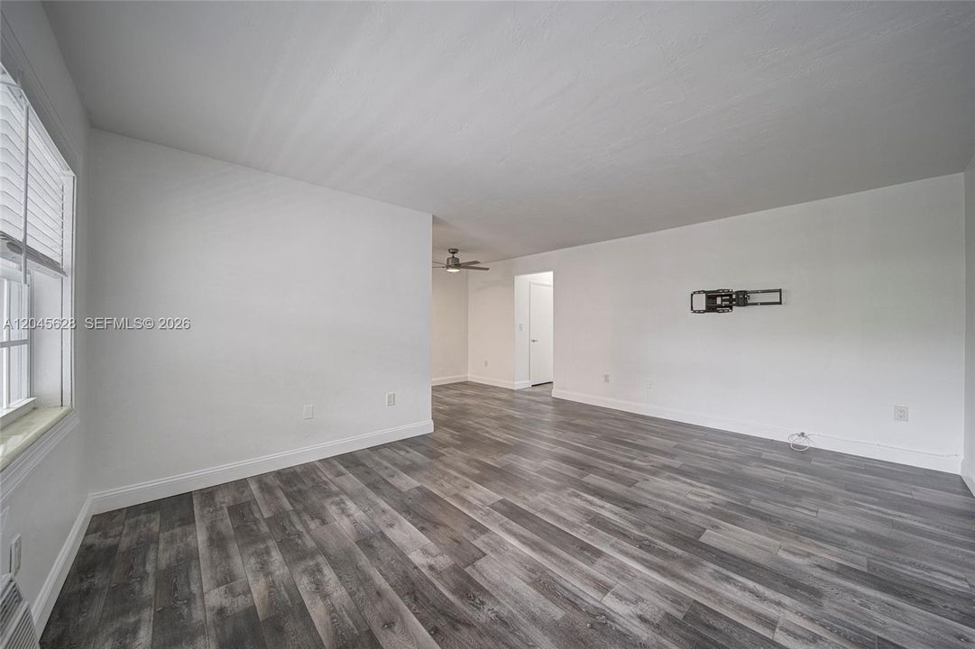 For Rent: $2,000 (1 beds, 1 baths, 657 Square Feet)