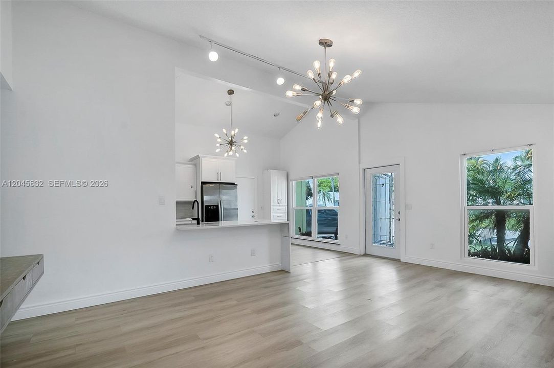 En Renta: $3,950 (3 camas, 2 baños, 1103 Pies cuadrados)