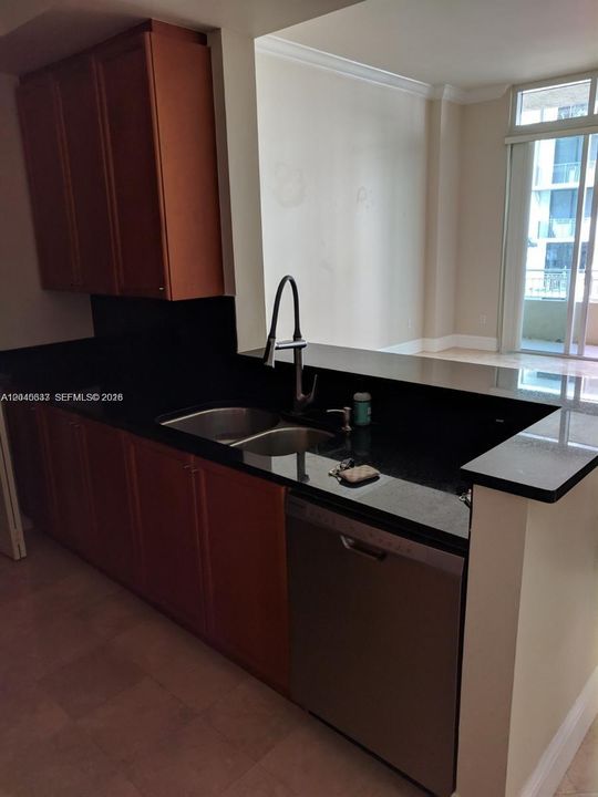 В аренду: $3,500 (1 спален, 1 ванн, 890 Квадратных фут)