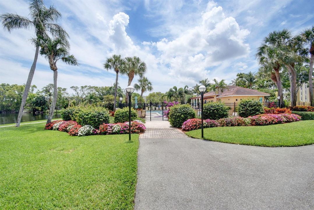 LAKEHOUSE CLUBHOUSE