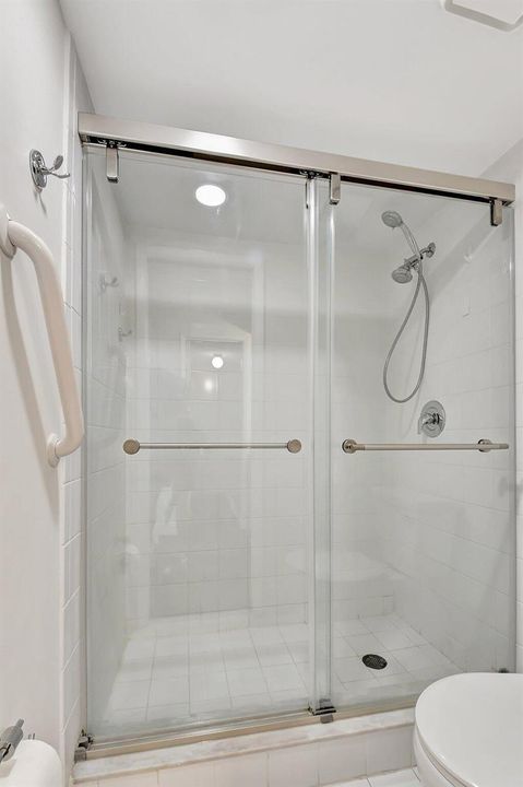 820 LAVERS CIRCEL #G402