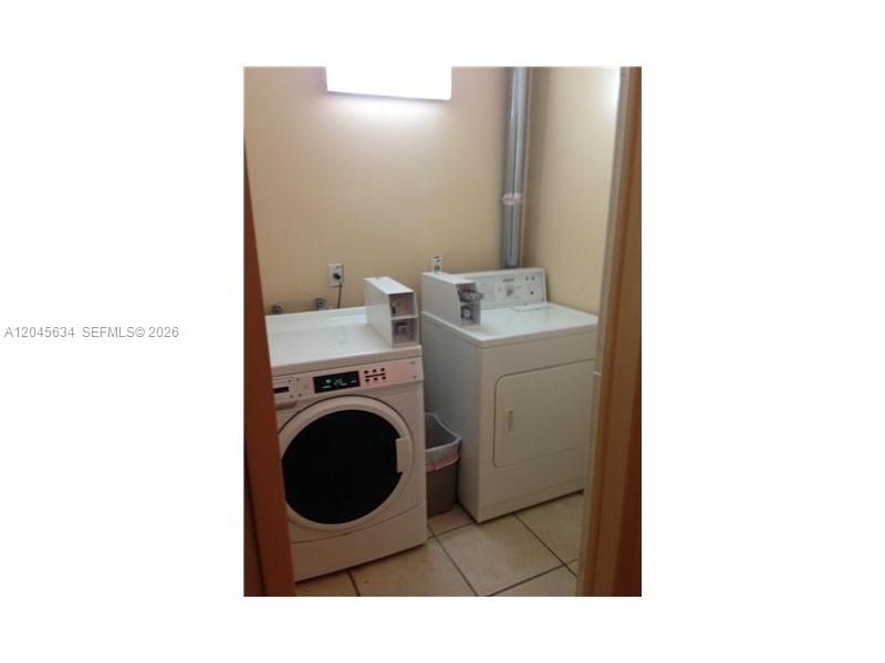 For Rent: $2,499 (2 beds, 1 baths, 700 Square Feet)