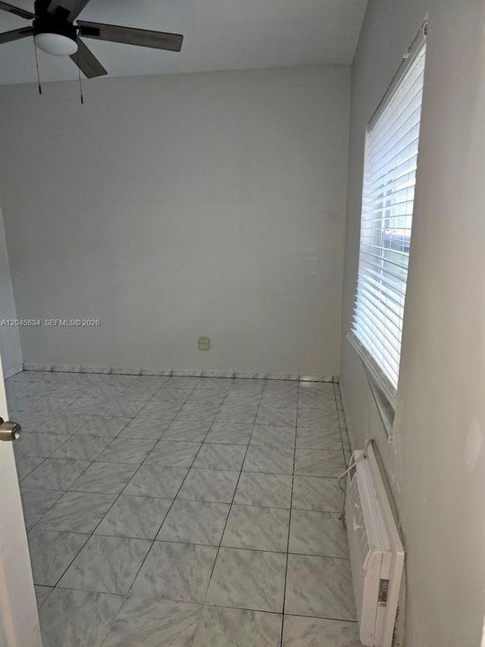 For Rent: $2,499 (2 beds, 1 baths, 700 Square Feet)