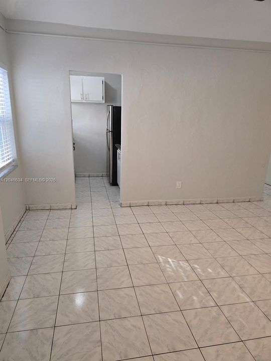 For Rent: $2,499 (2 beds, 1 baths, 700 Square Feet)