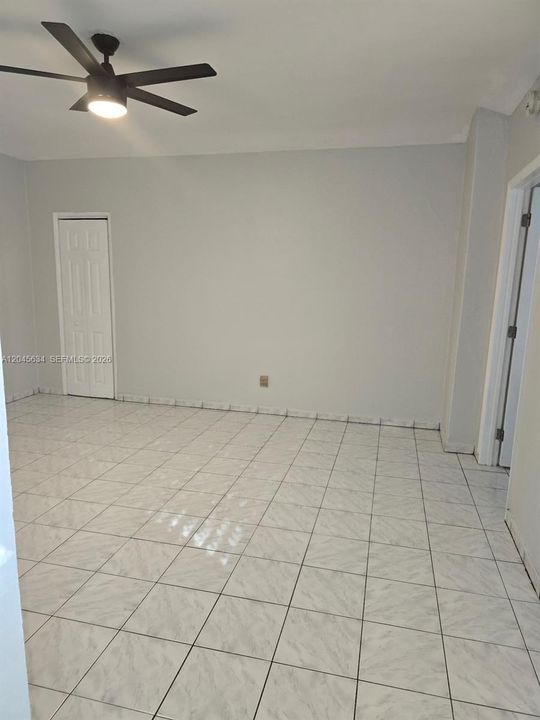 For Rent: $2,499 (2 beds, 1 baths, 700 Square Feet)