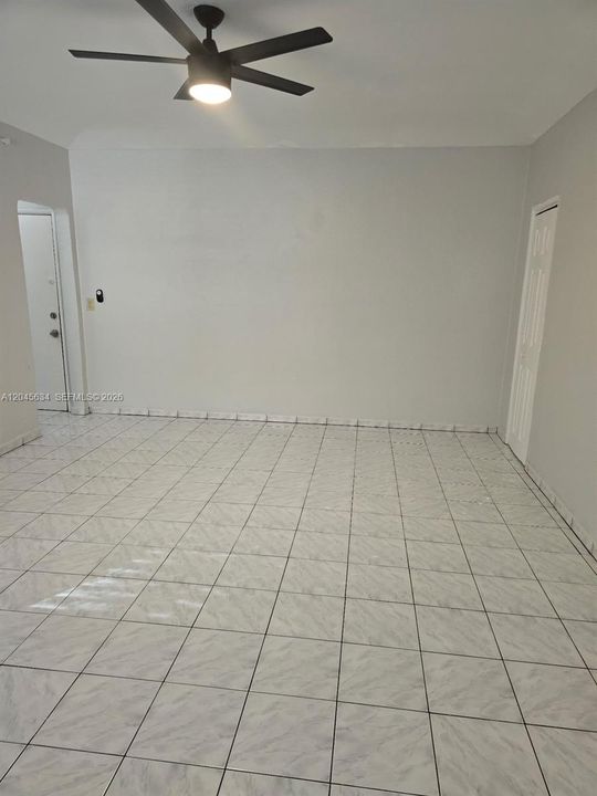For Rent: $2,499 (2 beds, 1 baths, 700 Square Feet)