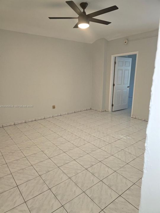 For Rent: $2,499 (2 beds, 1 baths, 700 Square Feet)