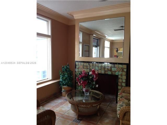 For Rent: $2,499 (2 beds, 1 baths, 700 Square Feet)