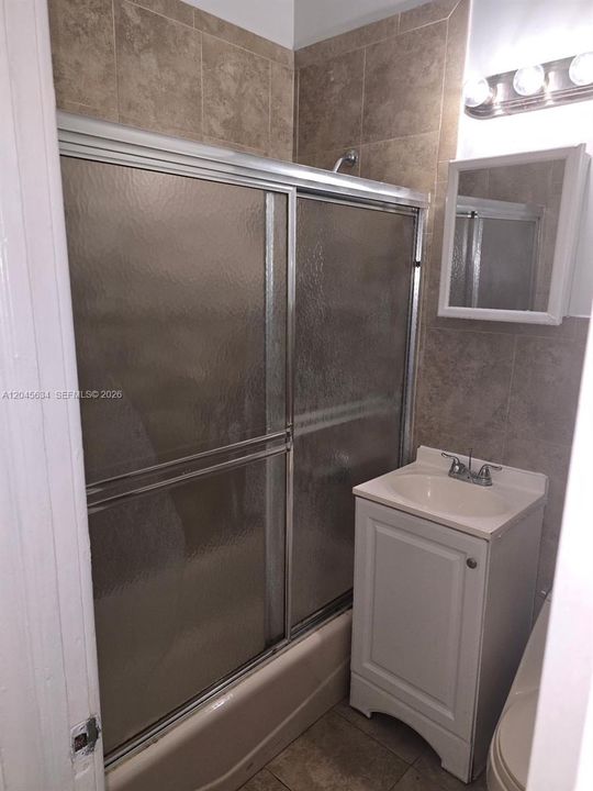 For Rent: $2,499 (2 beds, 1 baths, 700 Square Feet)