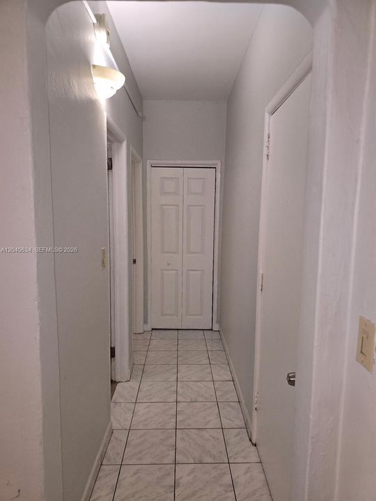 For Rent: $2,499 (2 beds, 1 baths, 700 Square Feet)