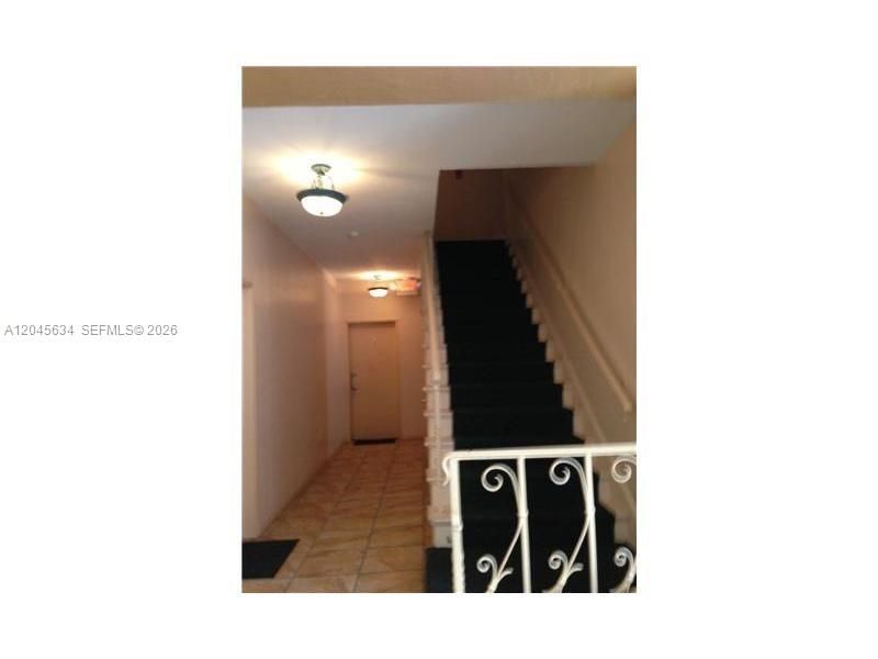 For Rent: $2,499 (2 beds, 1 baths, 700 Square Feet)