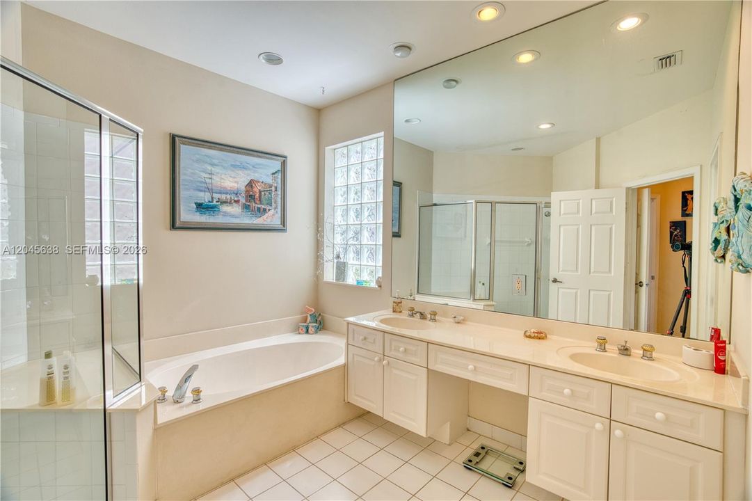En Venta: $1,199,999 (4 camas, 4 baños, 3422 Pies cuadrados)