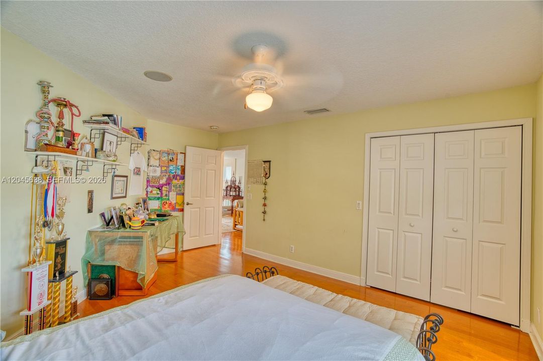 En Venta: $1,199,999 (4 camas, 4 baños, 3422 Pies cuadrados)