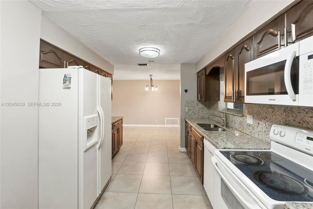 В аренду: $3,250 (2 спален, 2 ванн, 1551 Квадратных фут)