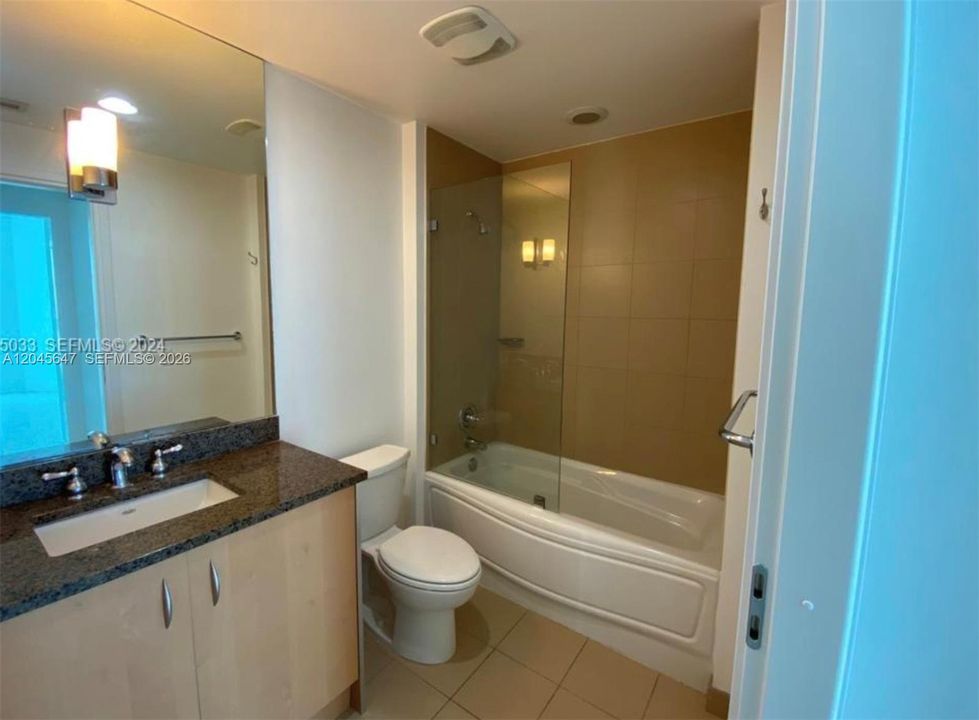 В аренду: $3,900 (2 спален, 2 ванн, 1017 Квадратных фут)