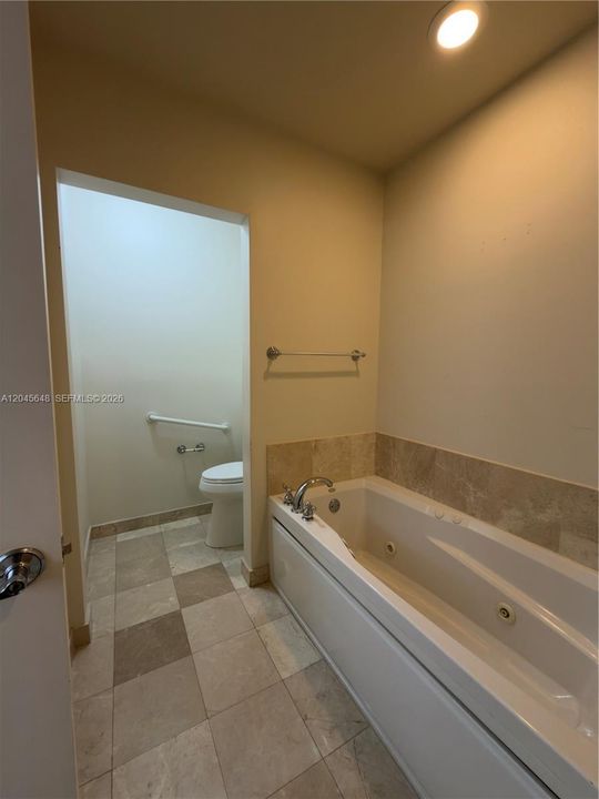 В аренду: $3,900 (2 спален, 2 ванн, 1296 Квадратных фут)