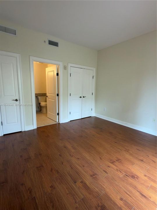 В аренду: $3,900 (2 спален, 2 ванн, 1296 Квадратных фут)