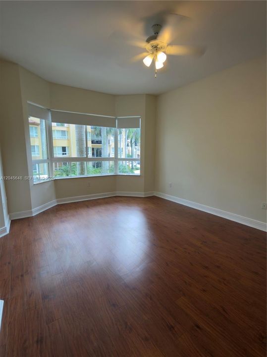 В аренду: $3,900 (2 спален, 2 ванн, 1296 Квадратных фут)