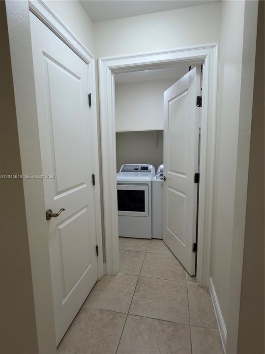 В аренду: $3,900 (2 спален, 2 ванн, 1296 Квадратных фут)