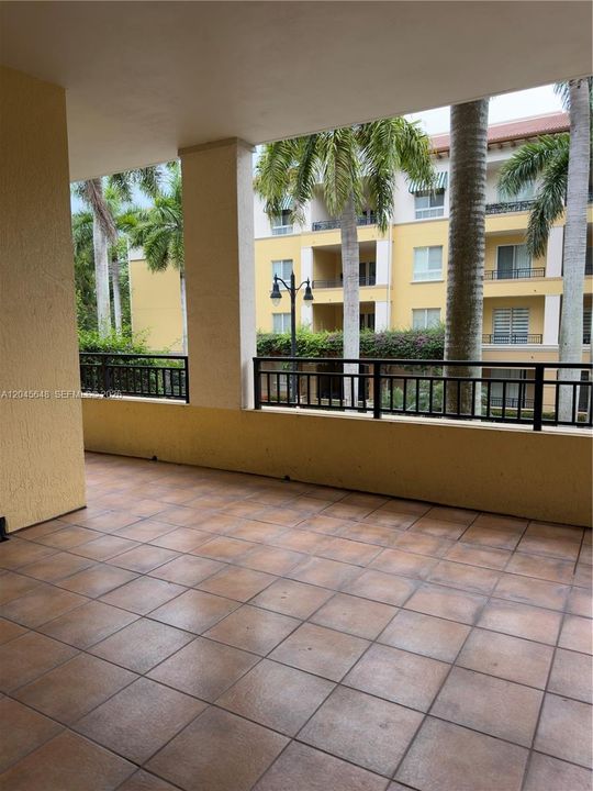 В аренду: $3,900 (2 спален, 2 ванн, 1296 Квадратных фут)