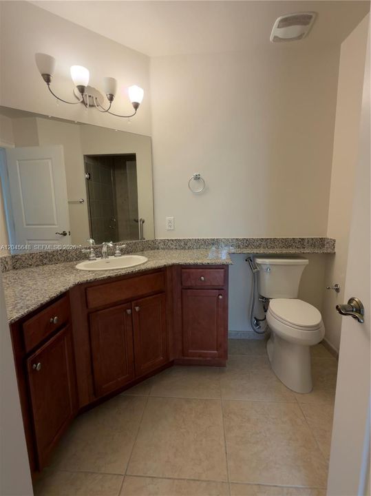 В аренду: $3,900 (2 спален, 2 ванн, 1296 Квадратных фут)