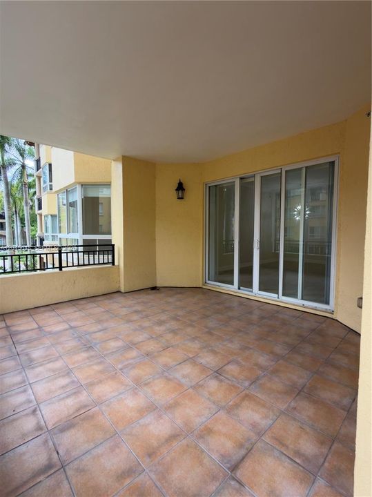 В аренду: $3,900 (2 спален, 2 ванн, 1296 Квадратных фут)