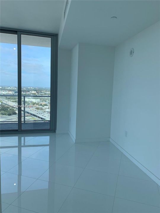 For Sale: $603,000 (1 beds, 1 baths, 937 Square Feet)