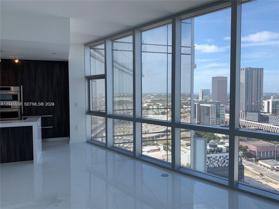 For Sale: $603,000 (1 beds, 1 baths, 937 Square Feet)