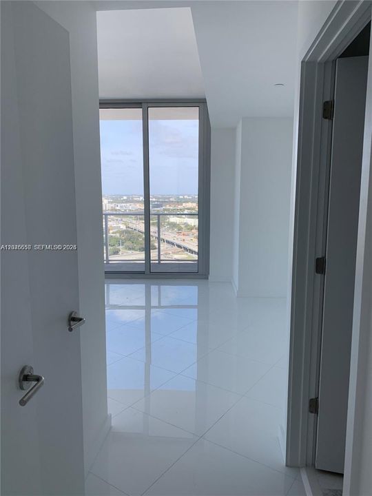 For Sale: $603,000 (1 beds, 1 baths, 937 Square Feet)