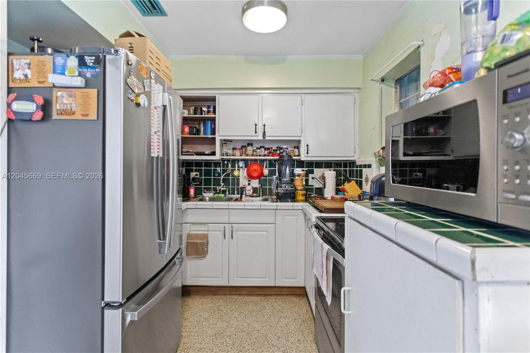 На продажу: $465,000 (3 спален, 1 ванн, 988 Квадратных фут)