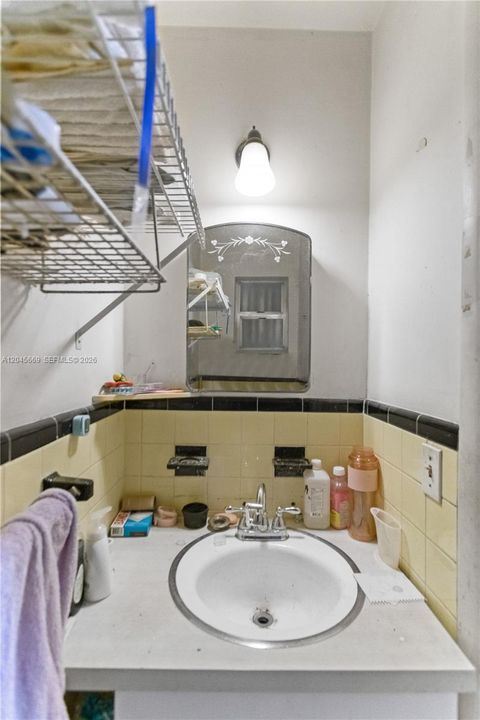 На продажу: $465,000 (3 спален, 1 ванн, 988 Квадратных фут)