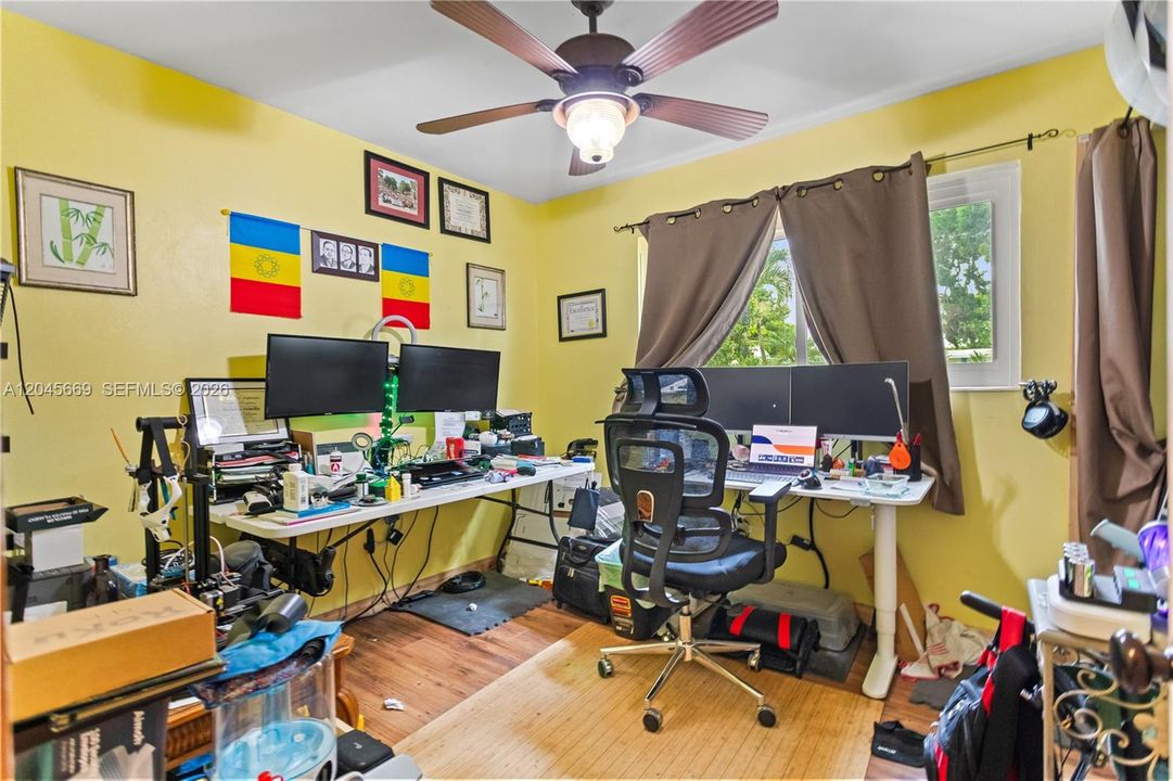 На продажу: $465,000 (3 спален, 1 ванн, 988 Квадратных фут)